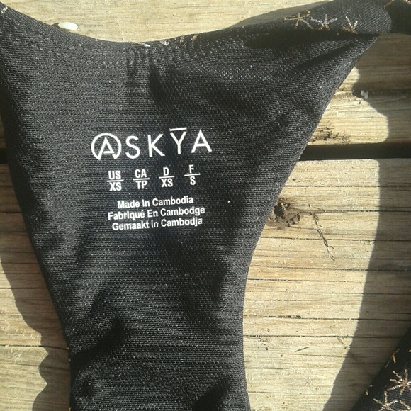 Black bra dosent fit so selling it - Picture 3 of 3